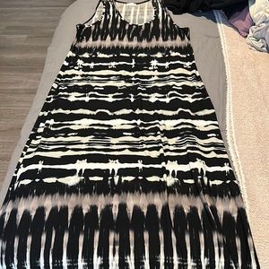 Black and White Avenue Dress Size 22/24